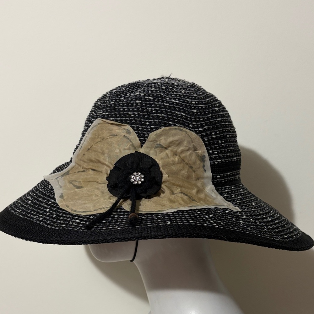 Elegant Black and Cream Side Floral Detail Women's Hat